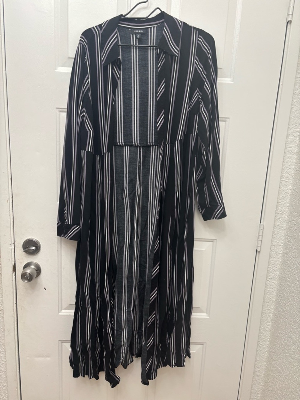 torrid Black and White Long Sleeve Striped Rayon Duster
